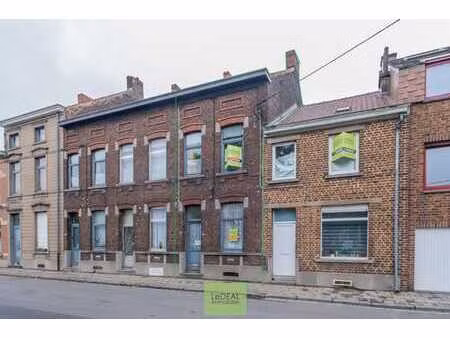 maison 2ch/jardin/ a rénover