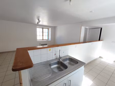 location appartement 3 pièces à marçon (72340) : à louer 3 pièces / 69m² marçon