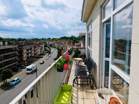 lumineux apt 2 chambres avec balcon + terrasse