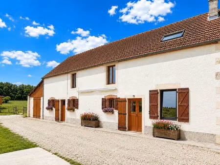 magnifique maison de campagne avec dépendances 8 pièces sur plus de 2 hectares à jussy le.