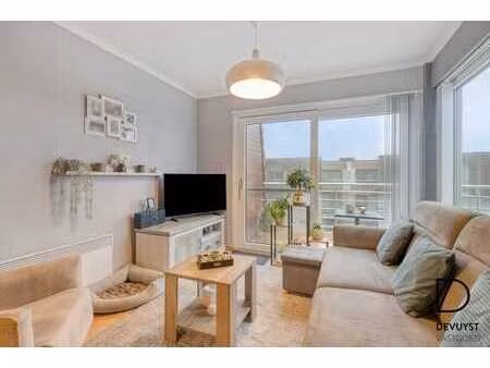 gerenoveerd appartement met ruim terras  tuin en zwembad
