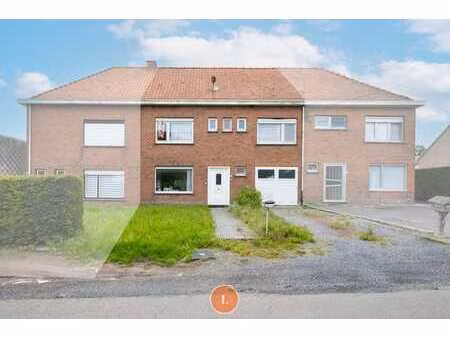 te renoveren woning met 4 slaapkamers  garage en tuin