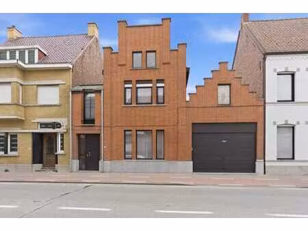 maison à rafraîchir sur un grand terrain à beveren-leie
