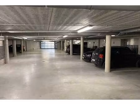 place de parking intérieure à louer à hannut