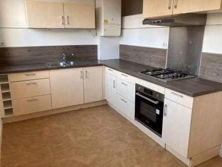 location appartement 4 pièces à landerneau (29800) : à louer 4 pièces / 82m² landerneau