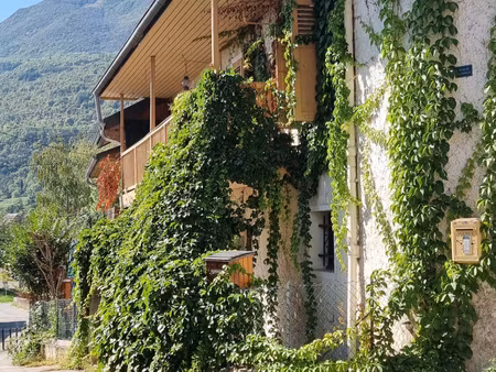 grande maison de village à acheter à saint-jean-de-la-porte