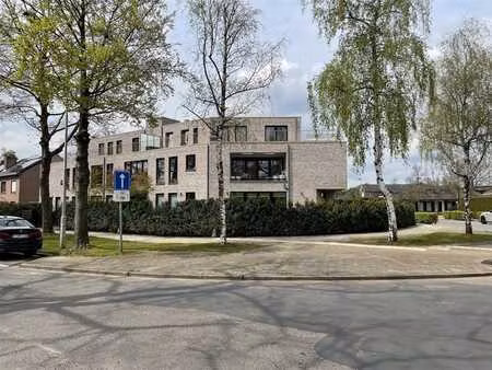 appartement de 2 chambres à coucher avec place de parking et