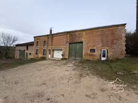 corps de ferme avec dépendances à verrières