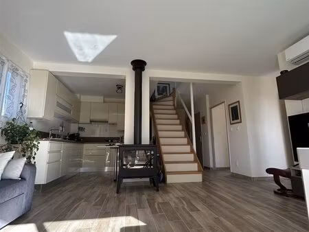 duplex t4 de 90 m2 avec terrasse & mezzanine proche plages et commodités