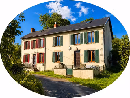 auv 1218 : ensemble de 2 maisons  grange  au calme  8400m2  beaux arbres