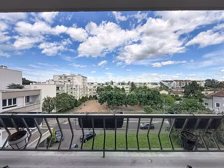 appartement traversant 4 pièces avec balcon et cave - 69500 bron