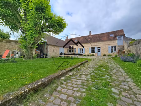 maison en pierres avec 4 chambres et 1 bureau