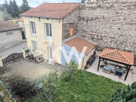 maison individuelle avec jardin et garage