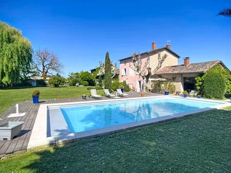 st alban de roche - centre village - propriete a vendre