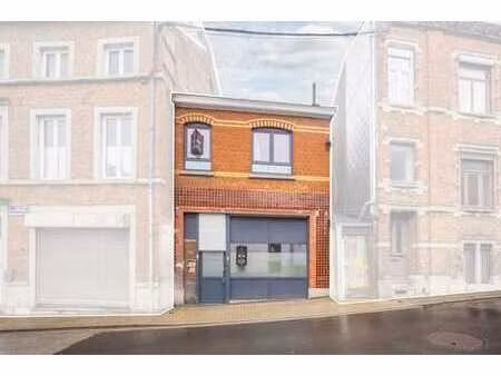immeuble mixte — entrepôt et duplex 4 chambres avec jardin