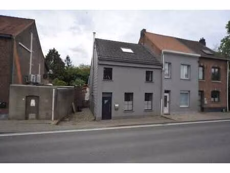 maison mitoyenne à rafraîchir avec grand jardin à alsemberg