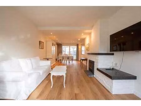 maison conviviale située dans un quartier calme  à distance
