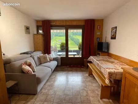 studio meublé avec grande terrasse