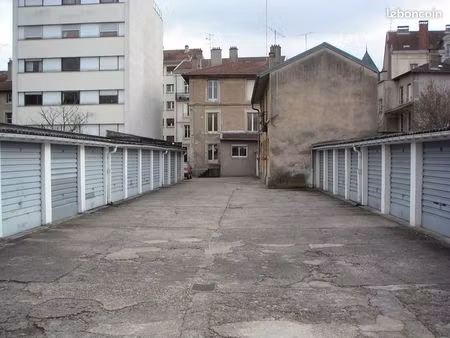 garage pour automobile  lot 3  libre de suite  proche faubourg des trois maisons  au 10 ru