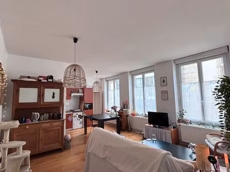 appartement grand t2 non meublé – centre-ville de bressuire – 52 m²