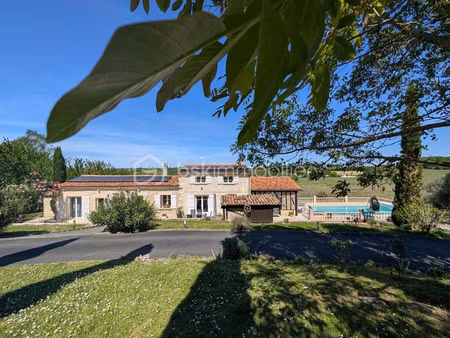maison en pierre à vendre à villegouge