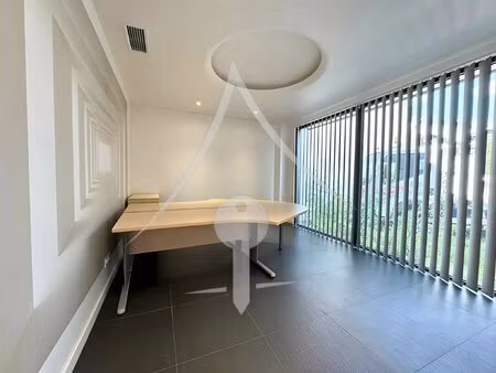 magnifique ensemble de bureaux commerciaux neufs