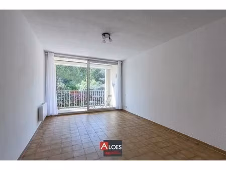 studio aigues-mortes avec loggia