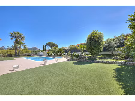 villa de luxe à vendre dans le quartier valescure-vaulongue-clair bois-vallon suveret