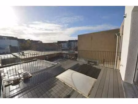 compleet vernieuwde duplex met zeer ruim zonnig terras