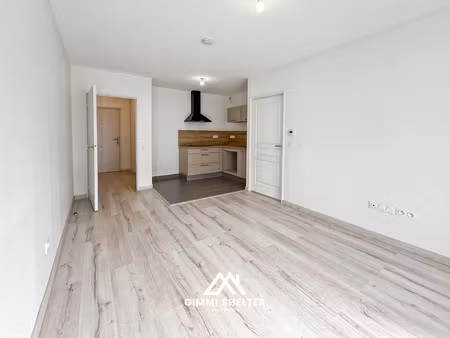 romagnat t2 récent avec terrasse  garage et parking
