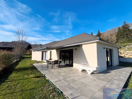 maison recente de plain-pied vue montagnes