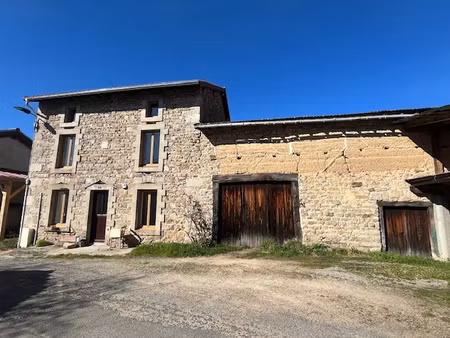 maison en pierres partiellement rénovée avec dépendances att