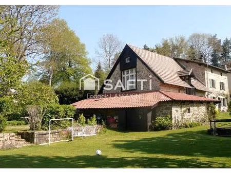 charmante maison en pierres vue dégagée et source