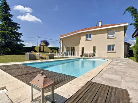 villa de luxe à vendre à bourgoin-jallieu