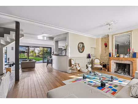 maison de luxe à vendre dans le quartier souvenir francais
