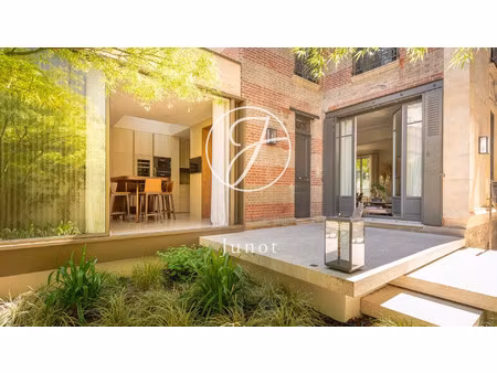 maison de luxe à vendre dans le quartier croulebarbe