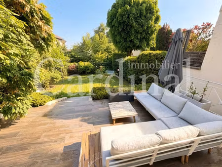 maison de luxe à vendre dans le quartier le village