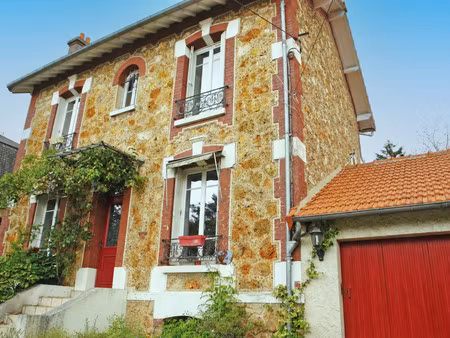 maison en pierre à vendre dans le quartier hôtel de ville