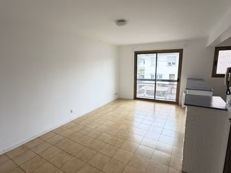 appartement f2 avec balcon et box