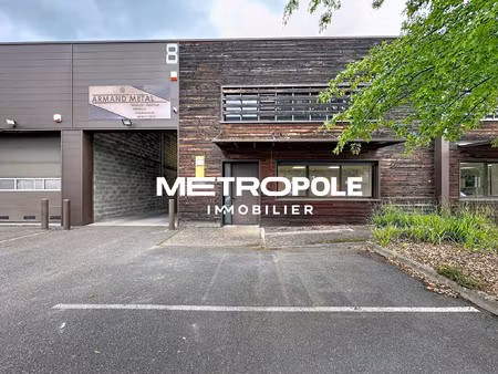à louer local d'activité artisanal de 300 m2 avec bureau e