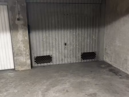 garage à louer dans résidence orleans proche gare