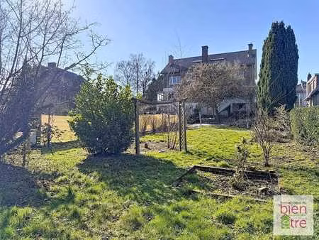 spacieuse maison avec jardin idéalement située