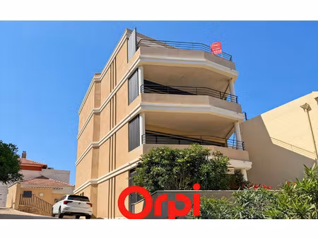 location appartement  101.4 m² t-4 à bandol  3 900 €