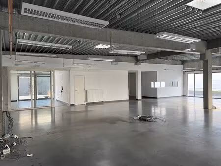 ruimte voor kantoor en handelszaak met studio