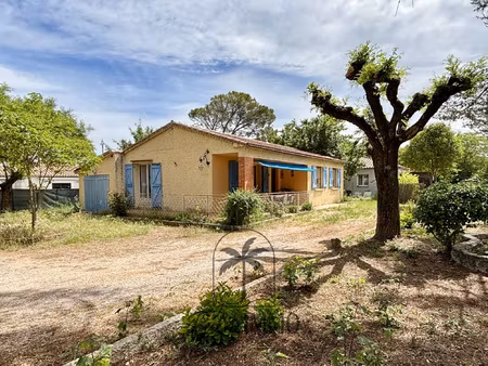 maison plain pied et double garage sur  1800 m2 saint maxim