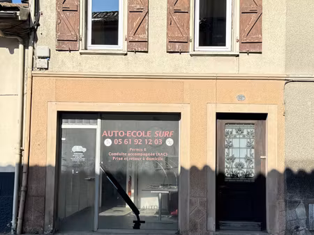 immeuble composé d'un local pro et d'un appartement avec 200