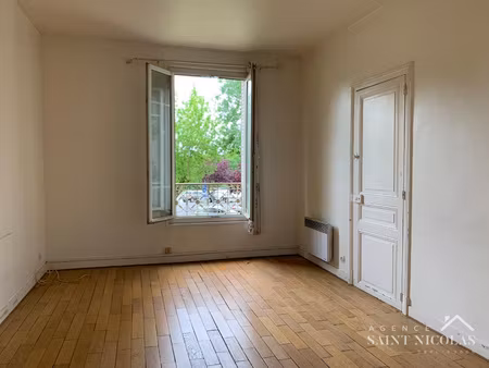 meulan centre. ensemble immobilier d'un immeuble d'habitatio