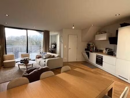 très bel appartement 2 chambres dans un cadre calme