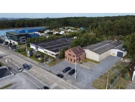 entrepôt de 240m² idéalement situé