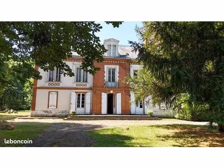 château 15 pièces 840 m²